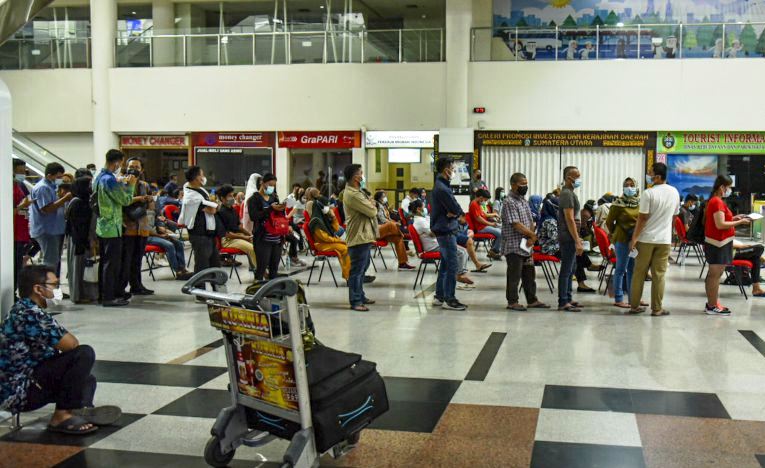 Kesibukan  penumpang pesawat di Bandara Soekarno Hatta. (Foto:ANTARA) 