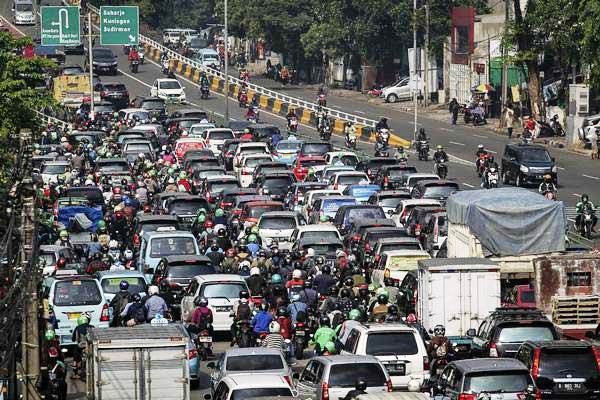 Ilustrasi kendaraan memadati salah satu  ruas jalan di Jakarta. (Ist.)