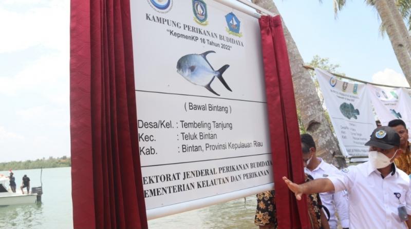 Tebe Haeru saat meresmikan kampung bawal Bintang di Bintan, Kepri. (Ist)