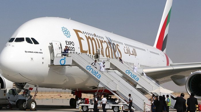 Ilustrasi penumpang pesawat Emirates. (Ist.)