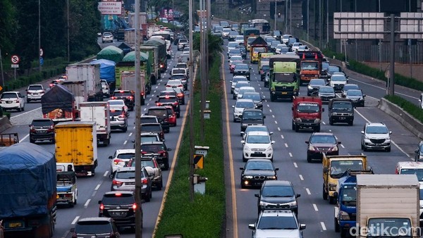 Ruas jalan tol kini diawasi kamera tilang elektronik (Andhika Prasetia/detikcom)  