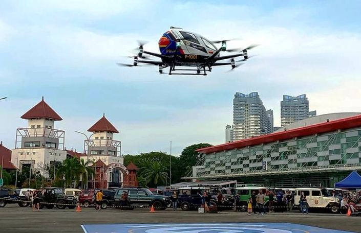 Perusahaan kargo milik Bamsoet, Black Stone Cargo Airline membeli 1 unit  Taksi Terbang Drone Ehang 216 untuk antar barang. (Foto:Dok.Kompas.com)