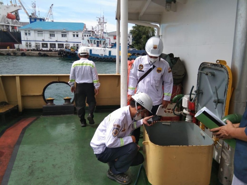 Uji petik kapal di Pelabuhan Makassar