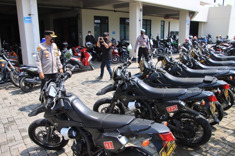 Menjelang persiapan arus mudik 2022, berbagai kesiapan baik personel Polres Metro Bekasi Kota maupun kelengkapannya, dilakukan pengecekan. Foto: istimewa.