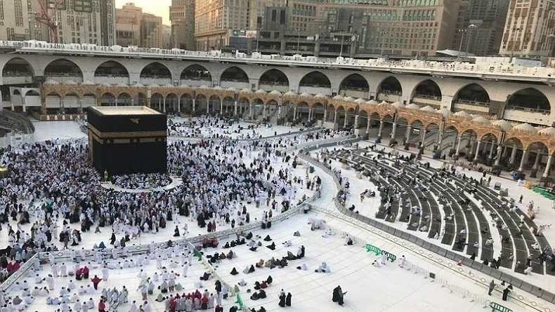 Arab Saudi menaikkan jumlah jemaah haji tahun ini. 