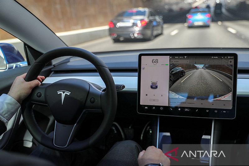 Ilustrasi interior kendaraan listrik Tesla Model 3. (Foto:ANTARA)