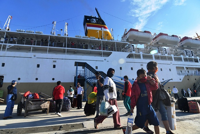 Penumpang turun dari kapal di Pelabuhan Parigi, Kota Palu. (Ist.)