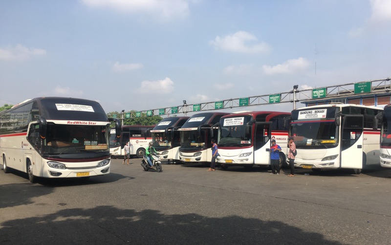 Bus Antarkota di Terminal Bekasi, Selasa (19/4/2022). Foto: BeritaTrans.com.