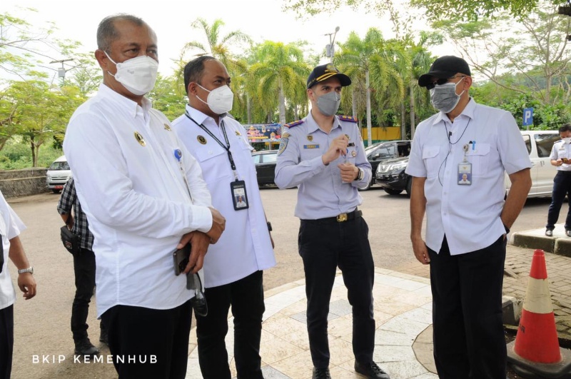 Sesjen Kemenhub Djoko Sasono  tinjau jalur selata. jawa