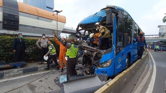 iIlustrasi bus Transjakarta  alami kecelakaan. (Ist.)