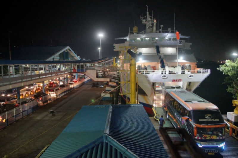 Suasama di.Pelabuhan Penyeberangan