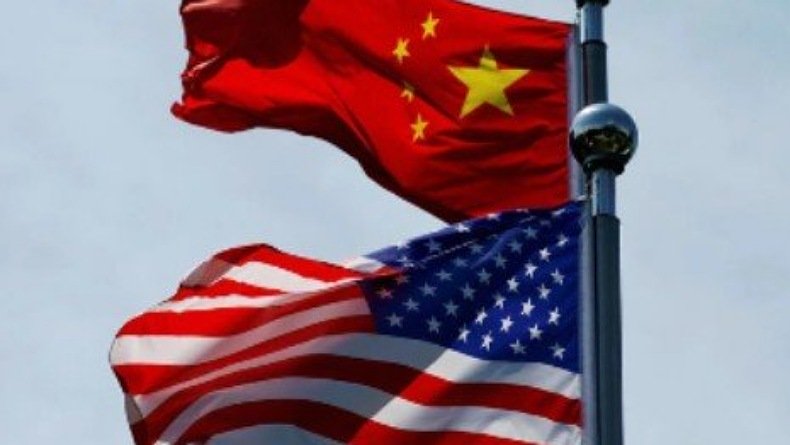  Bendera China dan Amerika Serikat.