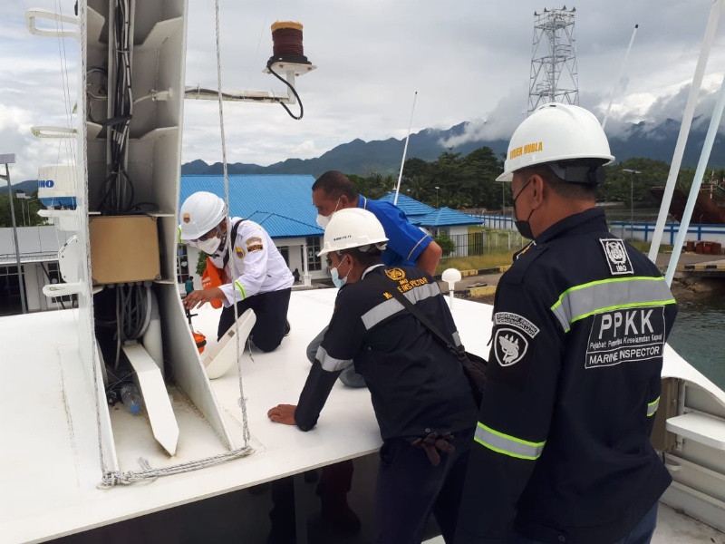 Uji petik.kapal di Pelabuhan Ambom