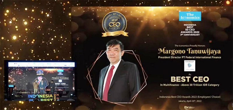 Chief Executive Officer (CEO) FIFGROUP, Margono Tanuwijaya menerima penghargaan sebagai “Indonesia Best CEO Awards 2022/foto:istimewa/FIFGROUP
