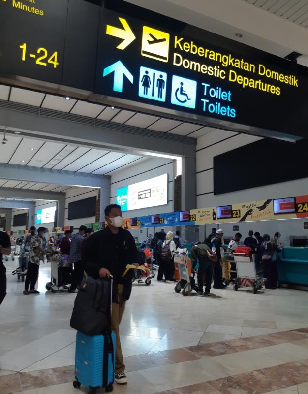 Suasan di ruang keberangkatan domestik di terminal 2 Bandara Soekarno Hatta, Sabtu (23/4/2022).