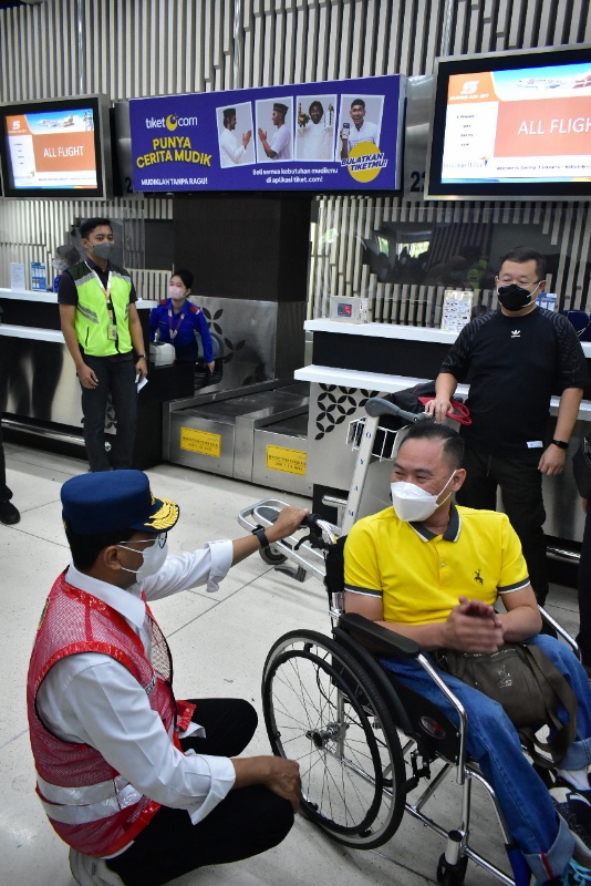 Menhub sapa penumpang di Terminal 3 Bandara Soekarno-Hatta