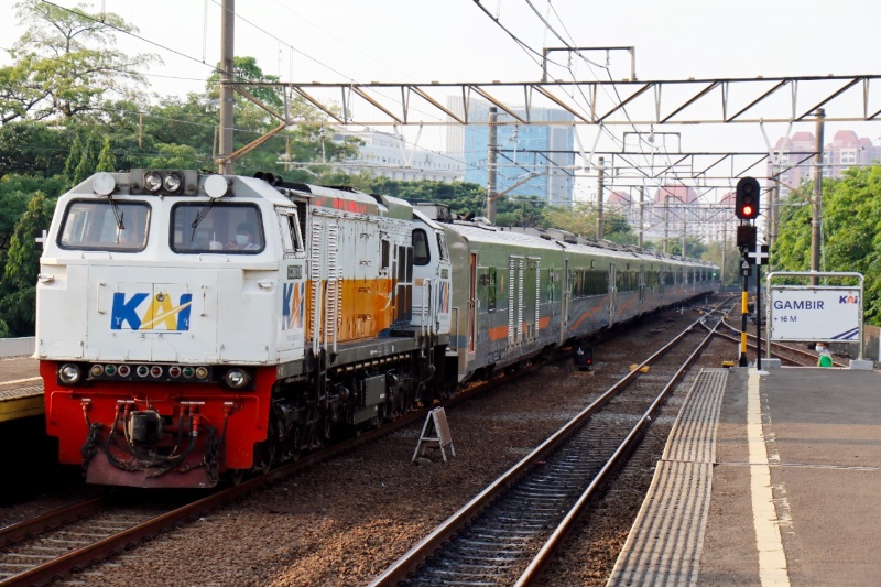 Kereta Api Logistik siap angkut sepeda motor gratis