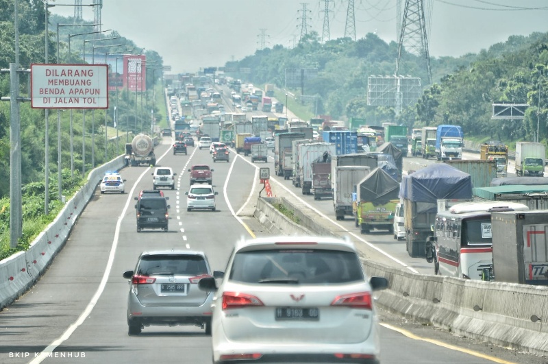 Suasana tol Japek 