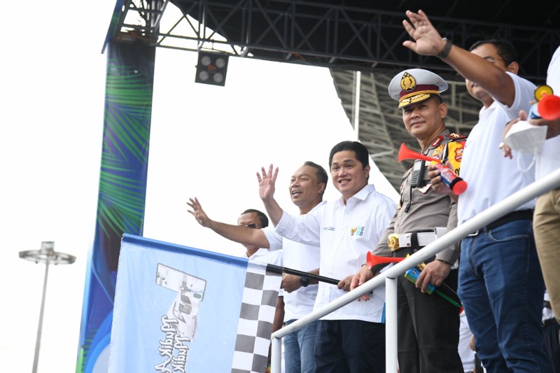 Flag-Off dilakukan oleh Menteri BUMN Erick Thohir bersama Direktur Utama Jasa Raharja Rivan A. Purwantono selaku Koordinator BUMN penyelenggaran mudik gratis, Kakorlantas Polri Irjen Pol. Firman Shantyabudi, dan Dirjen Perhubungan Darat Kementerian Perhubungan Budi Setiyadi. Turut hadir dalam seremoni pelepasan pemudik. Foto: istimewa.