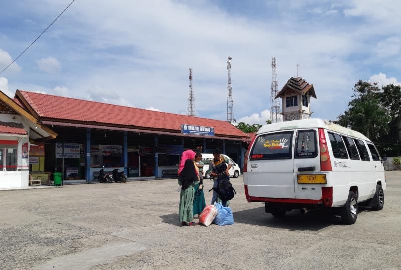 Terminal Tipe B Aceh Tamiang melayani naik turun penumpang. 