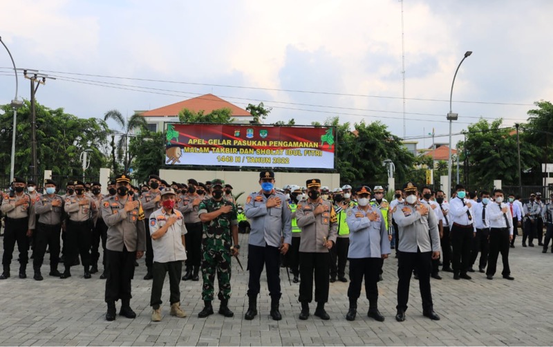 Polres Metro Bekasi Kota dan 3 Pilar Kota Bekasi Gelar Apel Pengamanan Malam Takbiran dan Perayaaan Idul Fitri 1443 Hijriah bertempat  di Halaman Polres Metro Bekasi Kota jalan Pangeran Jayakarta, Medan Satria, Kota Bekasi, Minggu (1/5/2022). Foto:ist.