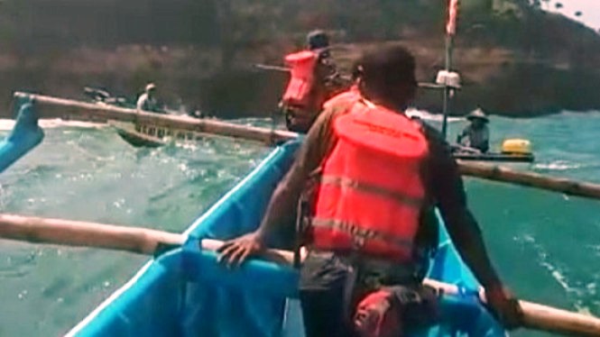 Pencarian ketiga orang nelayan hlang di Tebing Umbul, Gunungkidul, Yogyakarta, Senin (2/5/2022). (Foto:tvonenews.com) 