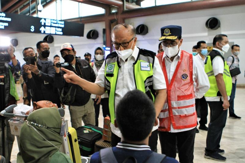 Menhub saat sambangi penumpang di Bandara Soekarno+Hatta