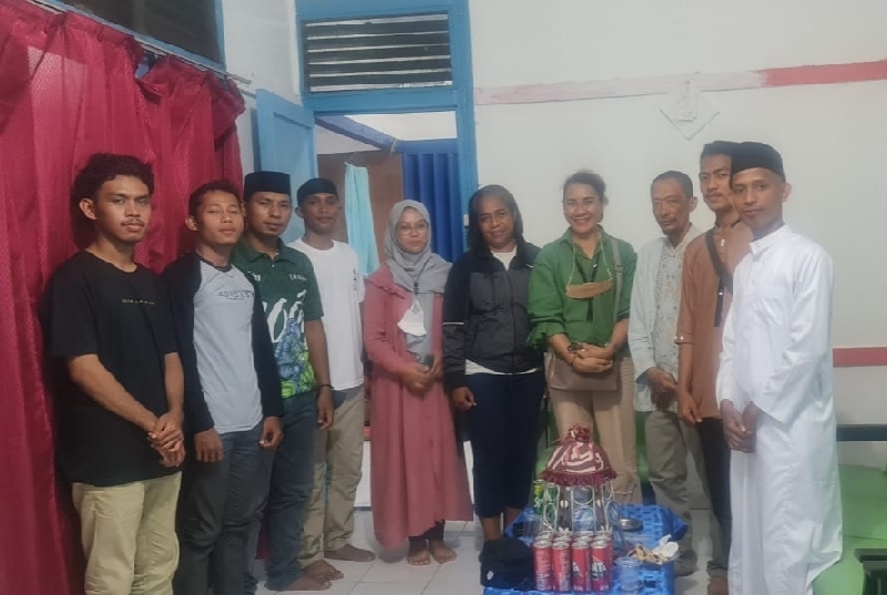 Kunjungan Ibu Plt KSOP Ambon bersama tokoh masyarakat di kediaman Capt M. Alamin Husin/Foto:istimewa