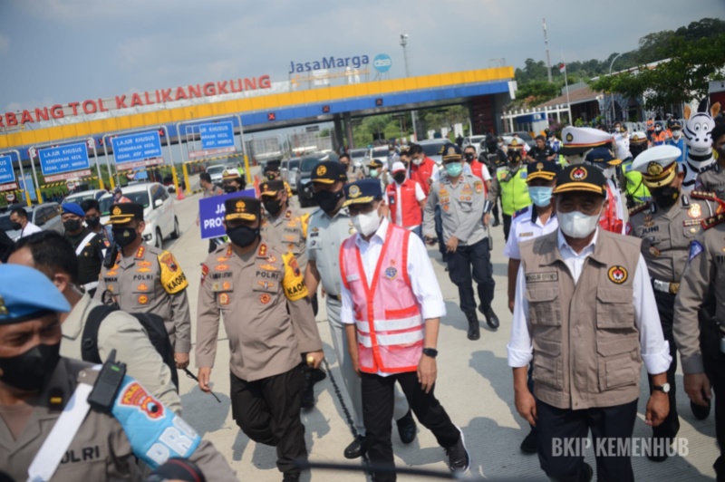 Suuasana di Pintu Tol Kalilangkung