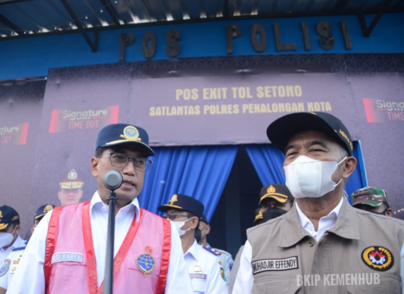 Menko PMK dan Menhub saat tinjau jalur pantura di.Pekalongan