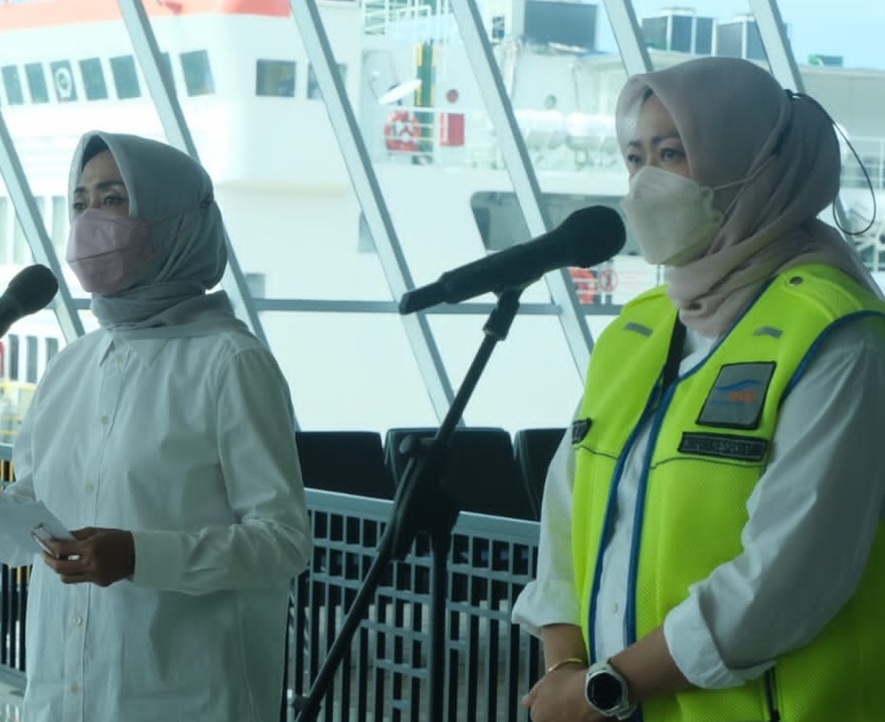 Dirut ASDP Indonesia Ferry Ira Puspadewi didampingi Sekretaris Perusahaan Shelvy Arifin