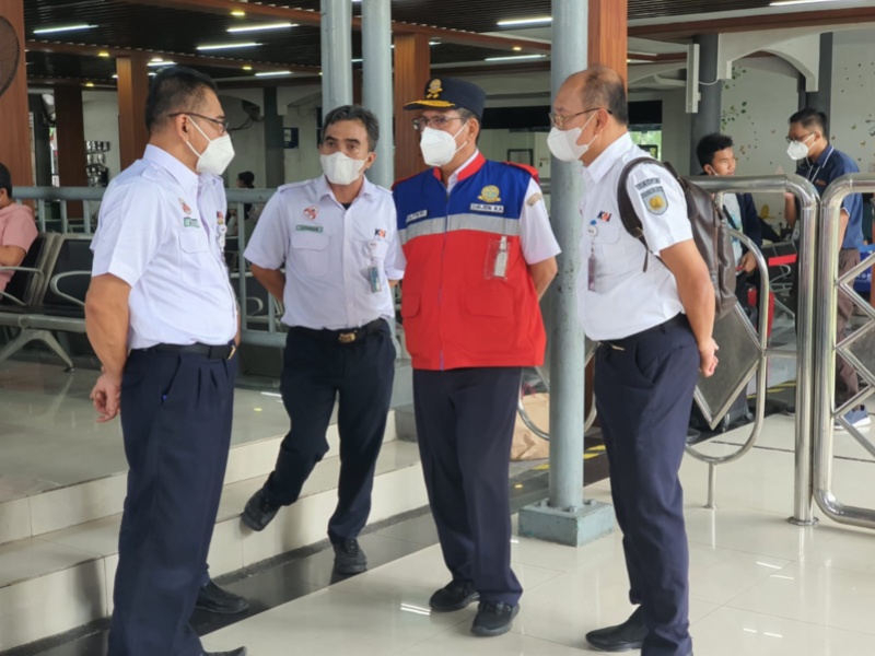 Dirjen Perkeretaapian Zulfikri saat tinjau Stasiun Solo