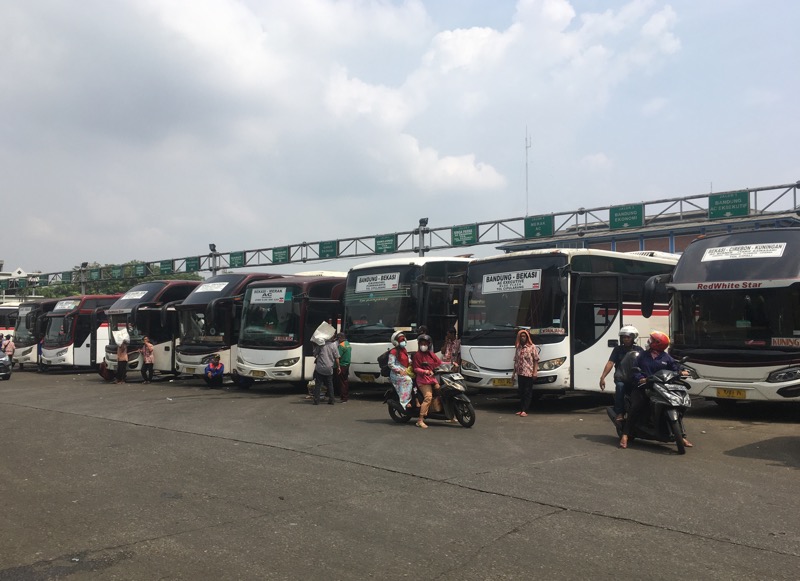 Bus Primajasa di Terminal Kota Bekasi, Rabu (11/5/2022). Foto: BeritaTrans.com.