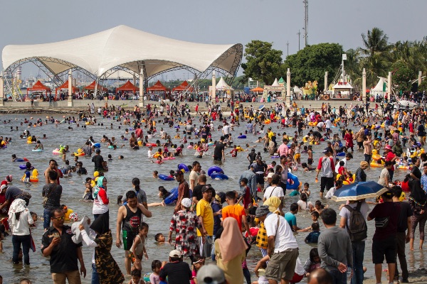 Ilustrasi pengunjung di Taman Impian Jaya Ancol Jakarta. (Foto:Ist.)