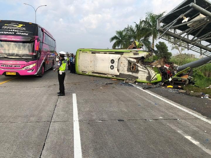 Kecelakaan bus di Tol Mojokerto mengakibatkan 13 orang tewas/Dok Polda Jatim