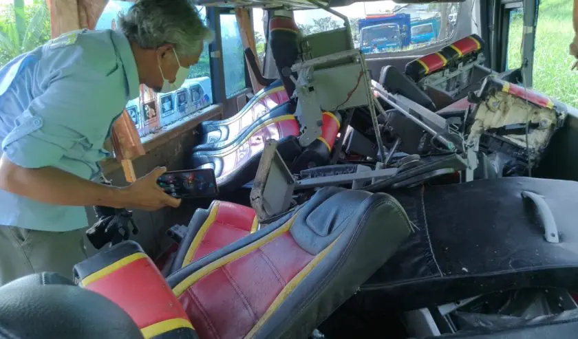 Ahmad Wildan Plt Ketua Sub Komite LLAJ KNKT saat melakukan investigasi kecelakaan bus pariwisata PO Ardiansyah di Tol KM 712 Mojokerto arah Surabaya, Selasa (17/5/2022). (Dok/Foto: KNKT)