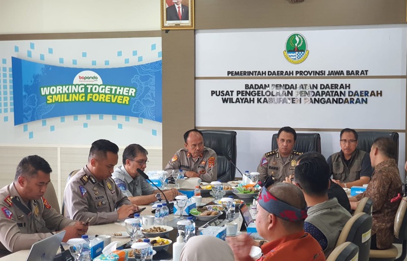 PT Jasa Raharja Cabang Utama Jawa Barat dan Tim Pembina Samsat Jawa Barat (Jabar) melakukan Rapat Koordinasi (Rakor) dalam rangka peningkatan status Samsat Pangandaran menjadi Samsat Induk, Kamis (19/5/2022). Foto: istimewa.