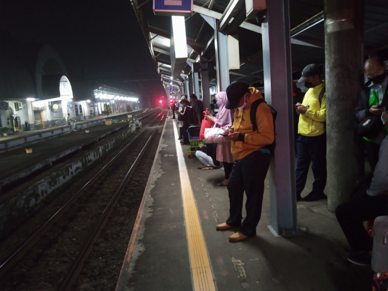 Suasana di Stasiun Bojong Gede