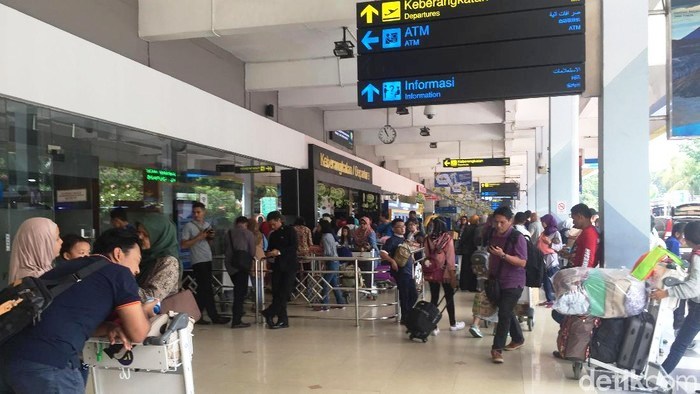 Ilustrasi aktifitas penumpang di Bandara Halim Perdana Kusuma. (Foto:detik.com)