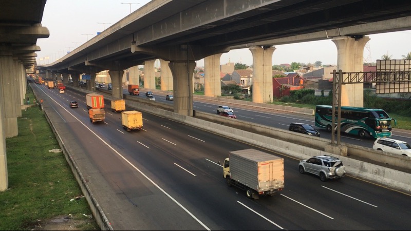 Tol Bekasi Timur, Jumat (27/5/2022) sore. Foto: BeritaTrans.com.