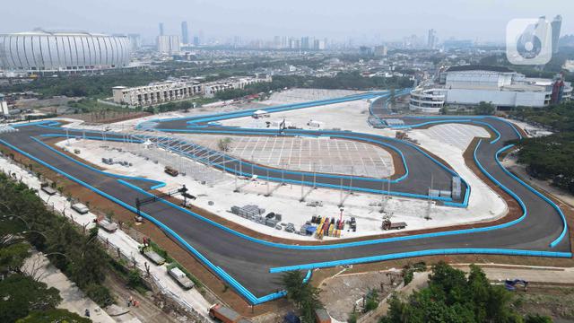 Ilutsrasi suasana pembangunan Jakarta International E-Prix Circuit (JIEC) di kawasan Ancol, Jakarta sebelum sebagian atapnya ambruk diterjang badai. (Foto:Liputan6.com)
