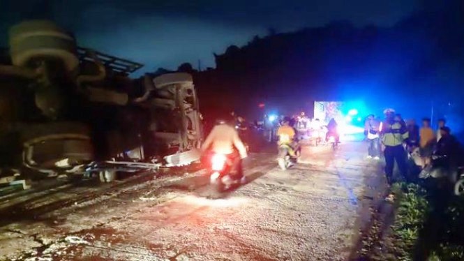 Truk kontainer yang mengalami kecelakaan beruntun di Bandar Lampung. (Foto:tvonenews.com)
