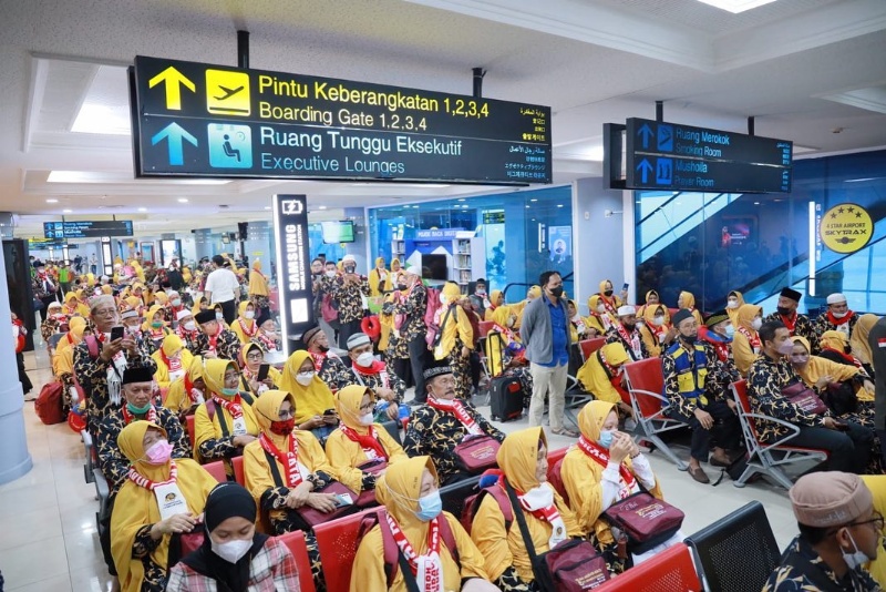 Jamaah umroh di Bandara Soetra