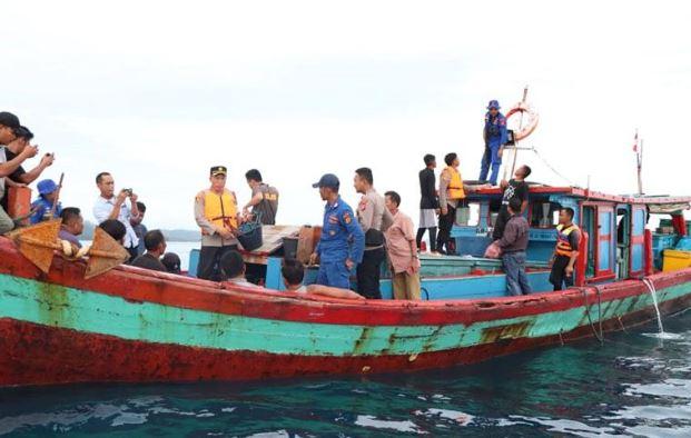 Satpolairud Polres Simeulue menangkap tiga kapal pengebom ikan. (Foto: Antara)
