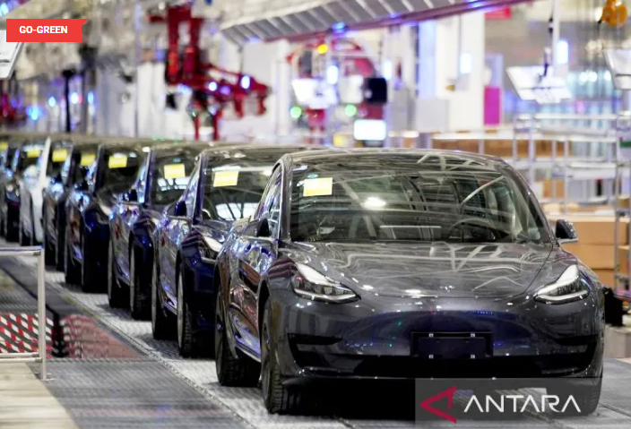 Ilustrasi kendaraan Tesla Model 3 buatan China terlihat saat momen pengiriman di pabrik Tesla di Shanghai, China. (Foto:Antara) 