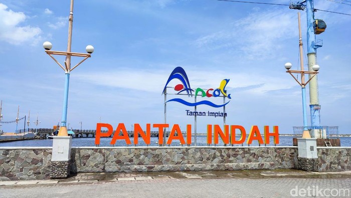 Pantai Ancol. 