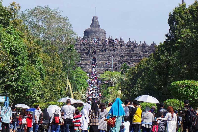 Ilustrasi pengujung tampak memadati Candi Borobudur. (Foto:Istimewa)
