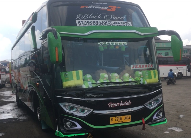 Bus Rona Indah rute Bekasi-Kota Agung-Lahat di Terminal Bekasi, Rabu (8/6/2022). Foto: BeritaTrans.com.