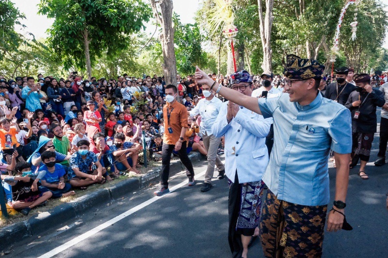 Menparekraf Sandiaga Uno saat hadiri Pesta Kesenian Bali