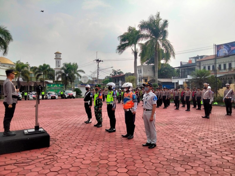 Jasa Raharja Jawa Barat dan jajaran menghadiri Apel Gelar Pasukan Ops Patuh Lodaya 2022 di Mapolda Jawa Barat dan seluruh Polres di Wilayah Polda Jawa Barat. Foto: istimewa.